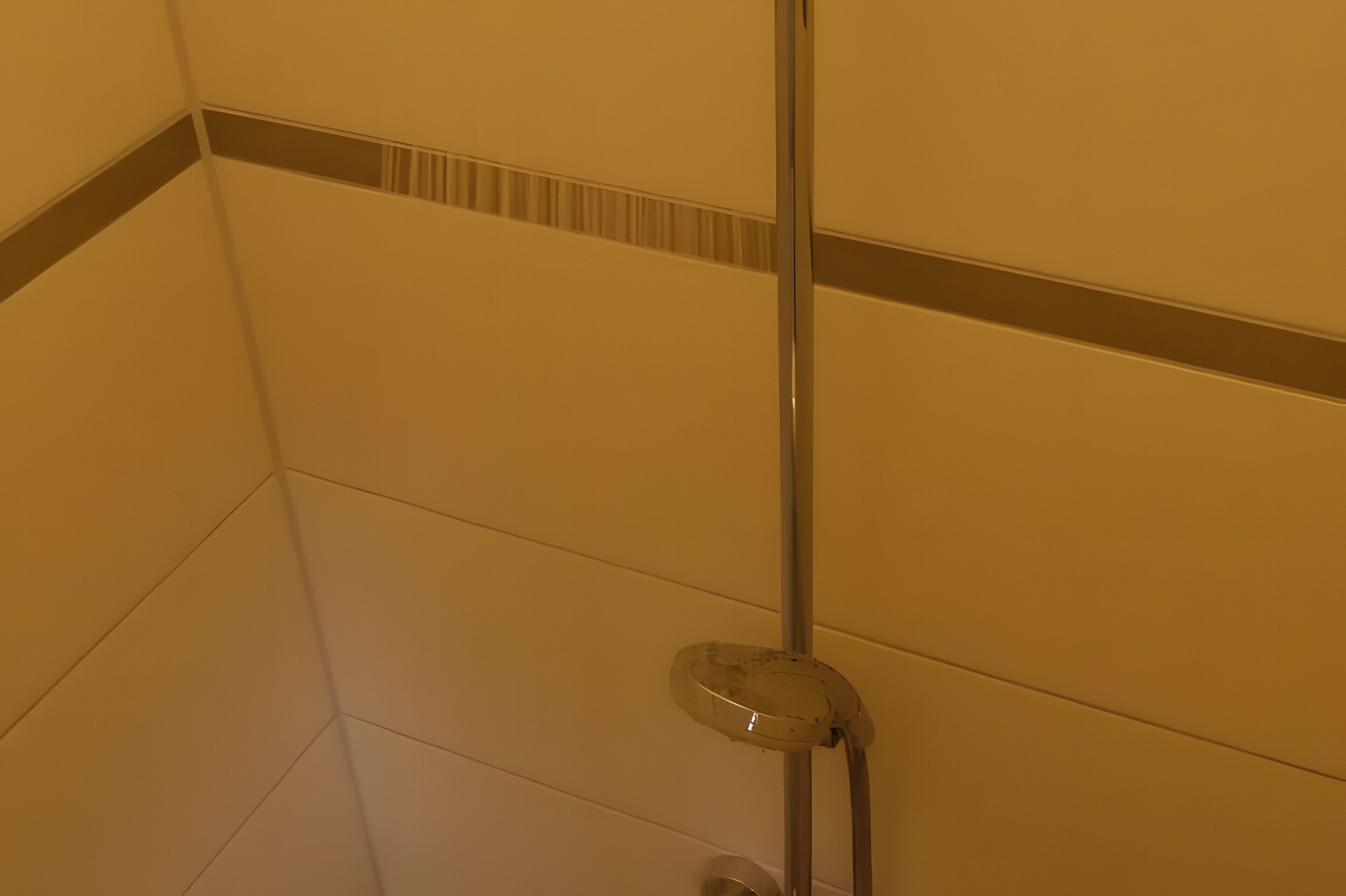 Douche, sèche-cheveux, serviettes fournies