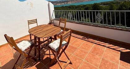 Beautiful Lake view apartment in the Andalusian countryside, near Lake Negratin