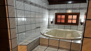 Villa, Balkon | Badezimmer