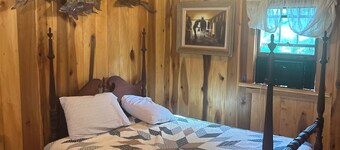 Quaint little 1-Room cabin with AC in pleasant Big Sandy