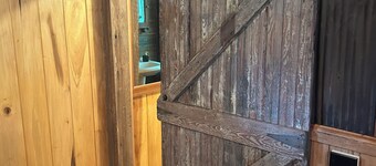 Quaint little 1-Room cabin with AC in pleasant Big Sandy
