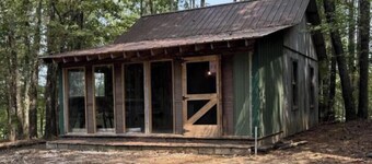 Quaint little 1-Room cabin with AC in pleasant Big Sandy