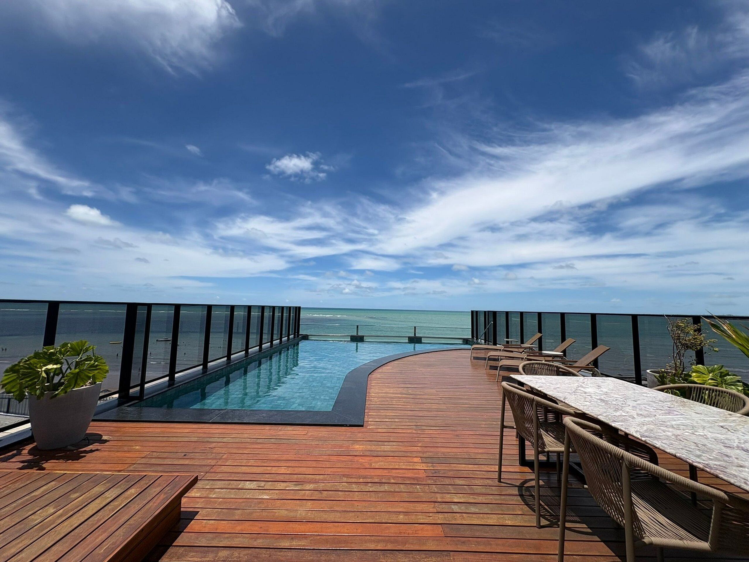 Estudio | Piscina | Una piscina al aire libre