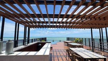 Studio | Outdoor dining