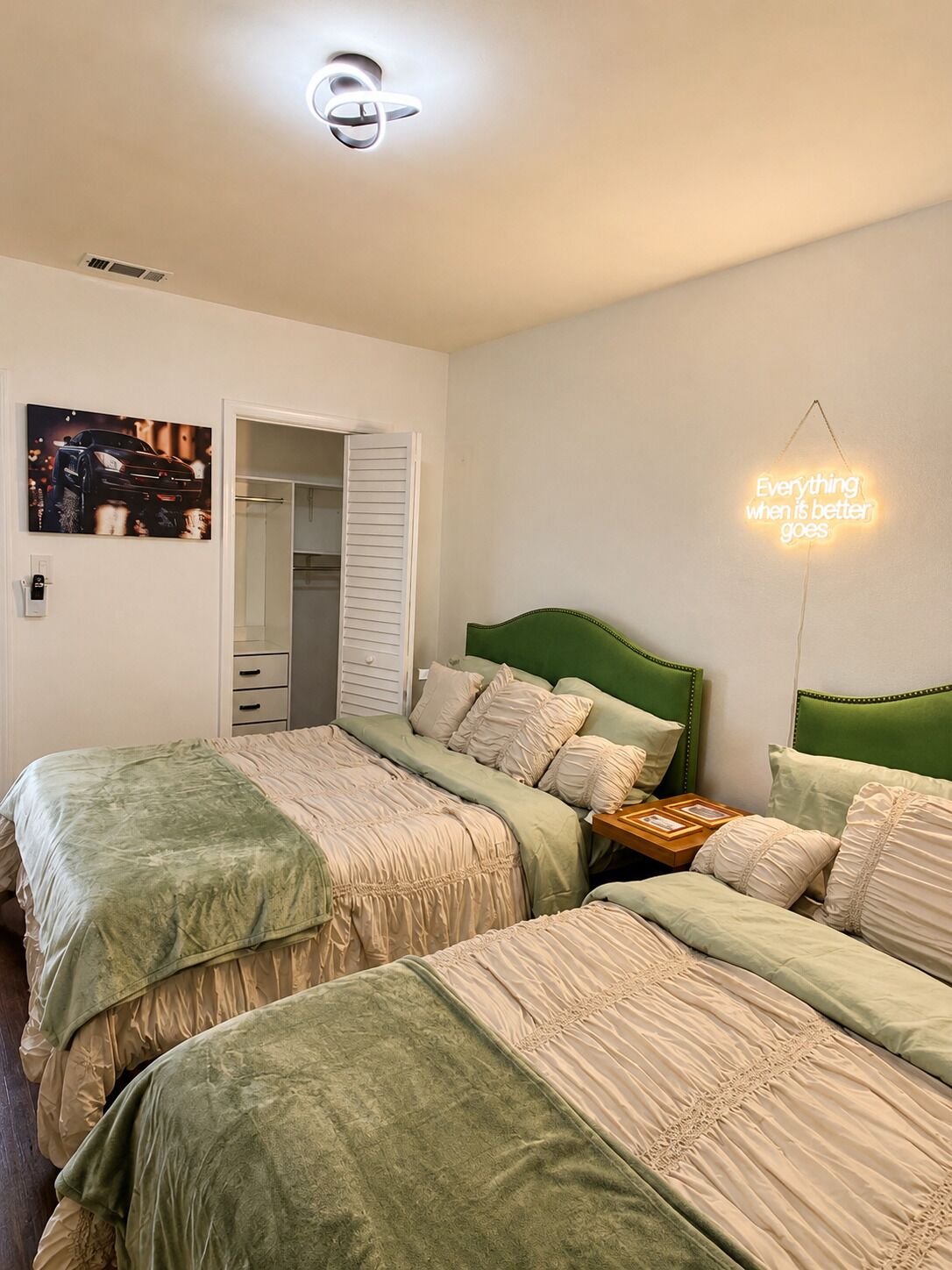 5 bedrooms, WiFi, bed sheets