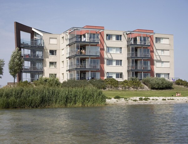 Ijsselmeer Apartment With Balcony - Makkum