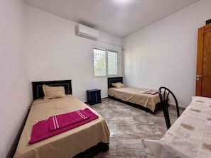 2 Schlafzimmer, Schreibtisch, Bügeleisen/Bügelbrett, kostenloses WLAN