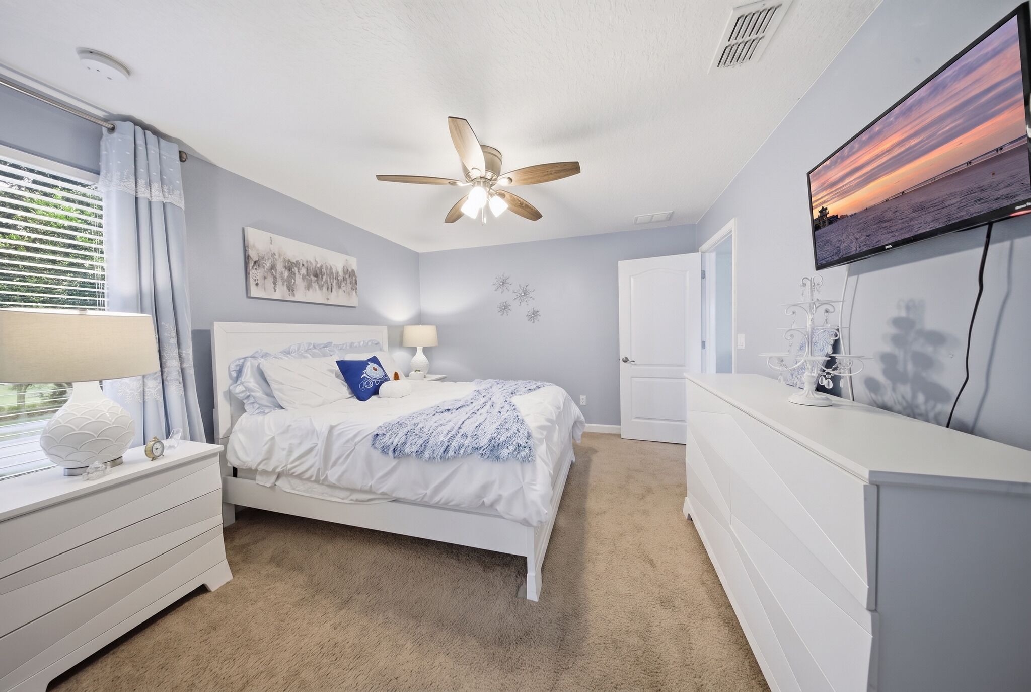 5 bedrooms, in-room safe, iron/ironing board, WiFi