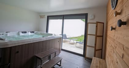 Bed and Breakfast 'Chambre La Grande Ourse' with Lake View, Shared Terrace and Wi-Fi