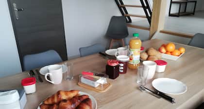 Bed & Breakfast 'Chambre La Grande Ourse' mit Seeblick, Gemeinschaftsterrasse & WLAN