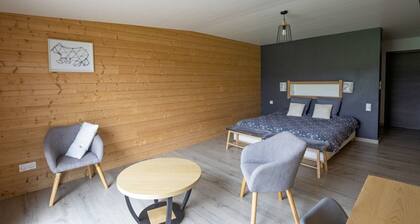 Chambre d’hôtes « La Grande Ourse » avec vue sur le lac, terrasse partagée et Wi-Fi