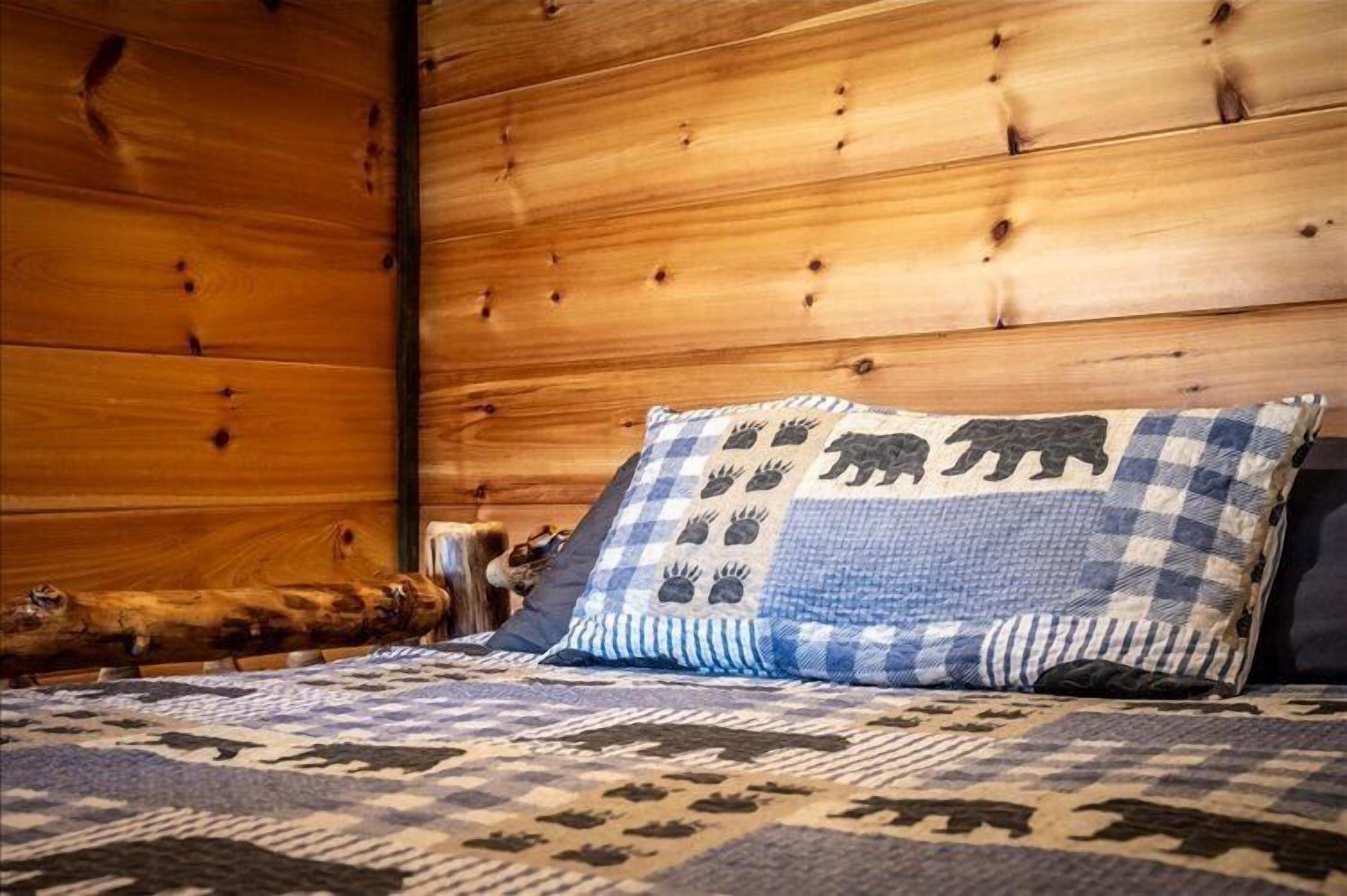 5 bedrooms, iron/ironing board, free WiFi, bed sheets
