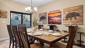 Dining - Private Pool Spa, Sauna, Arcade & Views of Dollywood Fireworks (Pigeon Forge)