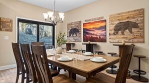 Dining - Private Pool Spa, Sauna, Arcade & Views of Dollywood Fireworks (Pigeon Forge)