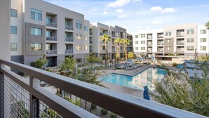 A modern hotel with multiple balconies, a swimming pool, and a landscaped courtyard. - 2BR Tempe Oasis - King Beds, Pool, Gym, DT Tempe (Tempe)