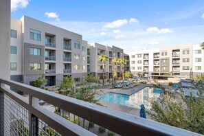 A modern hotel with multiple balconies, a swimming pool, and a landscaped courtyard. - 2BR Tempe Oasis - King Beds, Pool, Gym, DT Tempe (Tempe)