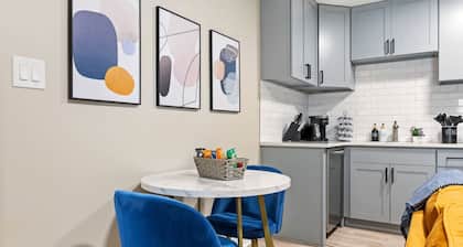 Stylish 1BR - A+ Location, Parking, Laundry