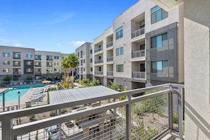 A multi-story residential building with balconies, a swimming pool, and outdoor seating. - Tempe's Finest - King Beds, Pool & Prime Location! (Tempe)