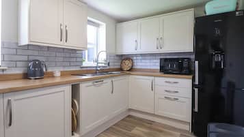 Dishwasher, cookware/dishes/utensils