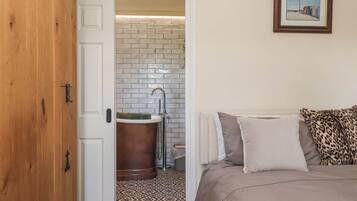 3 bedrooms, WiFi (free), individually decorated, individually furnished