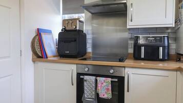 Dishwasher, cookware/dishes/utensils