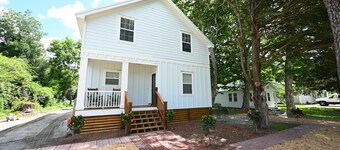 Perfect 4-bedroom house located outside of the quaint town of Beaufort!