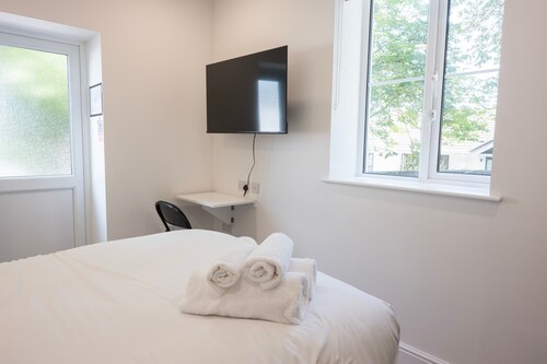 The Maycliffe - Compact Studio Close to Beach