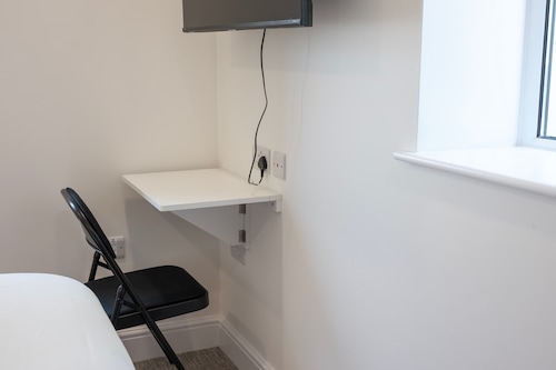 The Maycliffe - Compact Studio Close to Beach