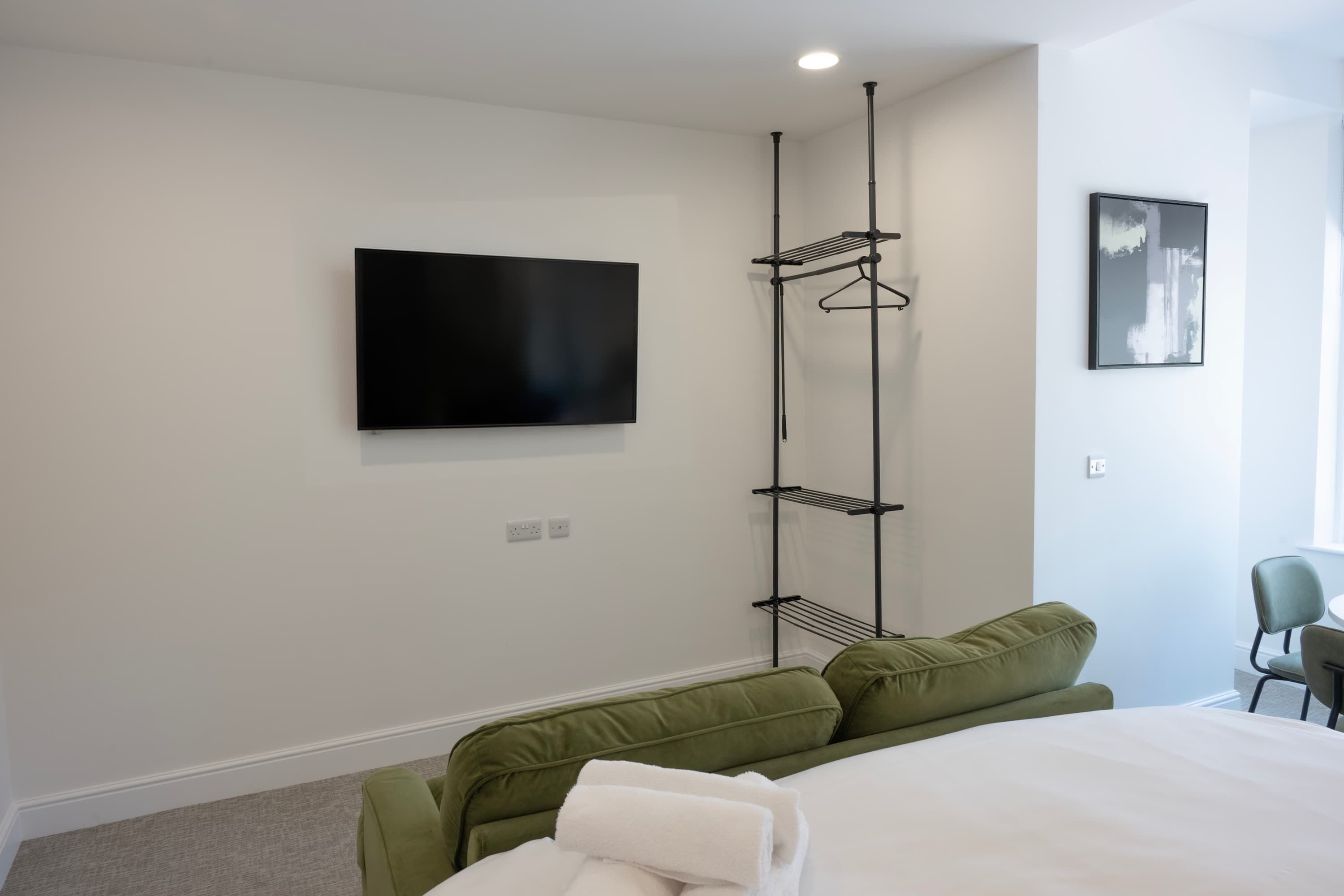 The Maycliffe - Bright Contemporary Studio - Newton Abbot