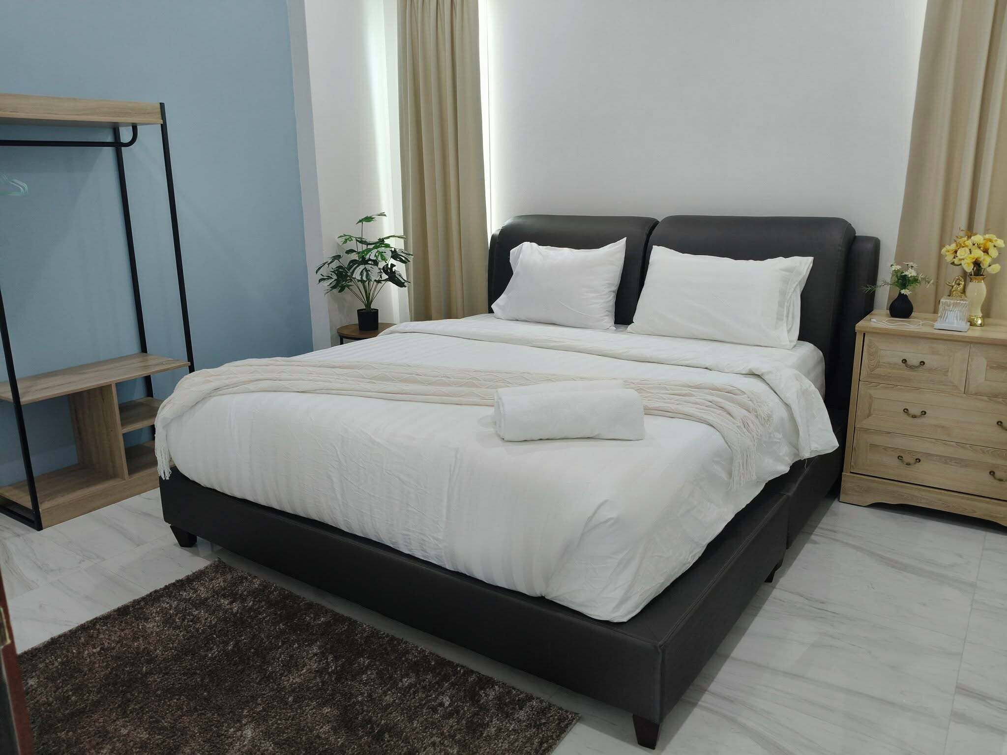 4 bedrooms, iron/ironing board, WiFi, bed sheets