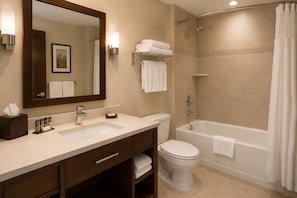 Un baño moderno con lavamanos doble, inodoro y bañera.