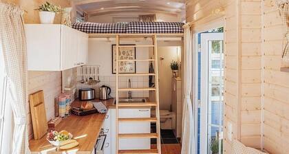 Tiny House in the Artist's Country House – Nature, Peace, and Special Moments at Mellnitz Bay