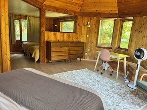 1 bedroom, desk, free WiFi, bed sheets