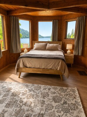 1 bedroom, desk, free WiFi, bed sheets