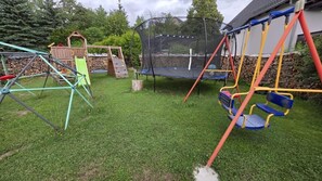 A backyard with a trampoline, swing set, and climbing structure. - NEW! Vacation Rental on Schanzenbach (Hartha)