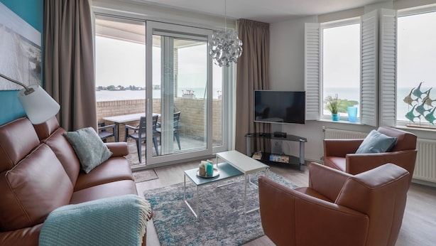 Apartment | Living area - Sun-facing Apartment With Ijsselmeer Views (Makkum)