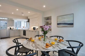 House | Dining - Coastal Family House for 6 (Bideford)