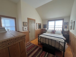 Room - Great Pond, Four bedroom cottage in Windover. (Rome)