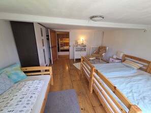 Skrivebord, sengetøj