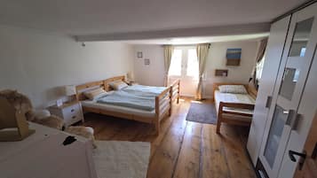4 chambres, bureau, draps fournis