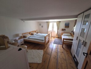 Skrivebord, sengetøj
