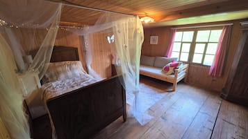 4 chambres, bureau, draps fournis