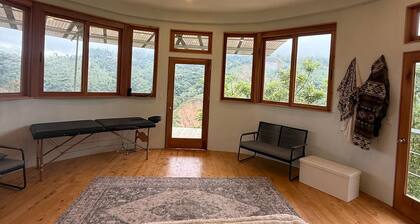 Unique Hilltop Cabin With Panoramic Views