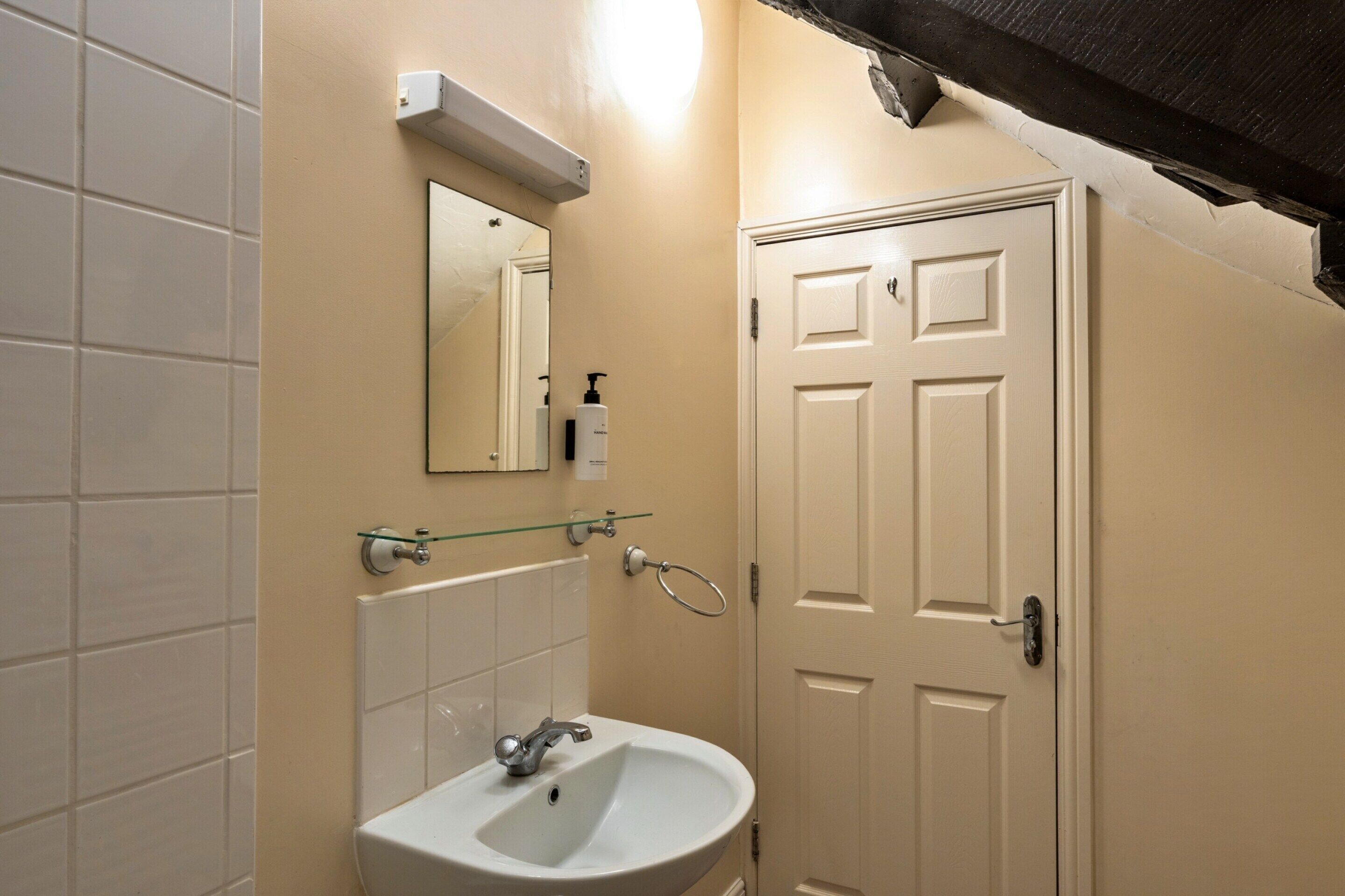 Cottage | Bathroom | Hair dryer