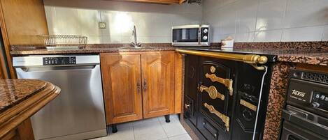 Micro-ondes, lave-vaisselle