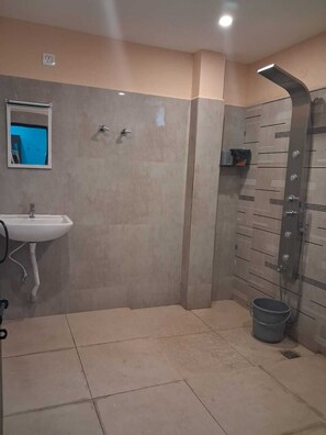 Familienstudio | Badezimmer | Dusche