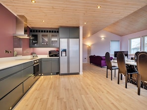 House | Private kitchen - Eco Norfolk Golf Lodge With Pool (Great Yarmouth)