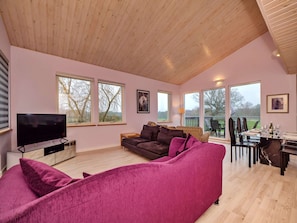 House | Living room - Eco Norfolk Golf Lodge With Pool (Great Yarmouth)