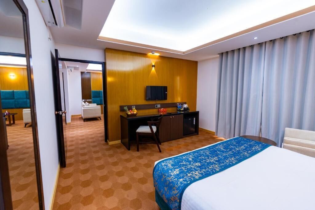 In-room safe, desk, laptop workspace, free WiFi