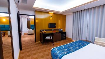 In-room safe, desk, laptop workspace, free WiFi
